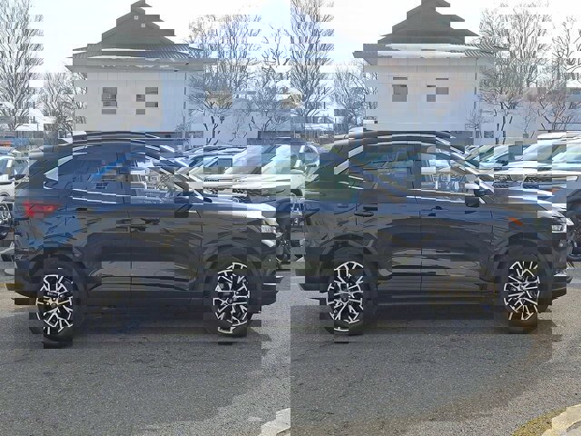 Certified 2024 Ford Escape SE w/ PHEV Premium Package image 10