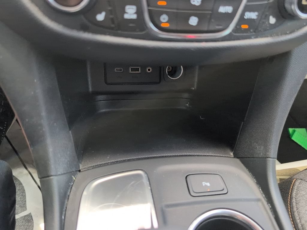 Used 2024 Chevrolet Equinox LT FWD image 18