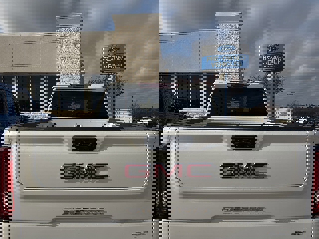 Used 2024 GMC Sierra 1500 SLT image 3