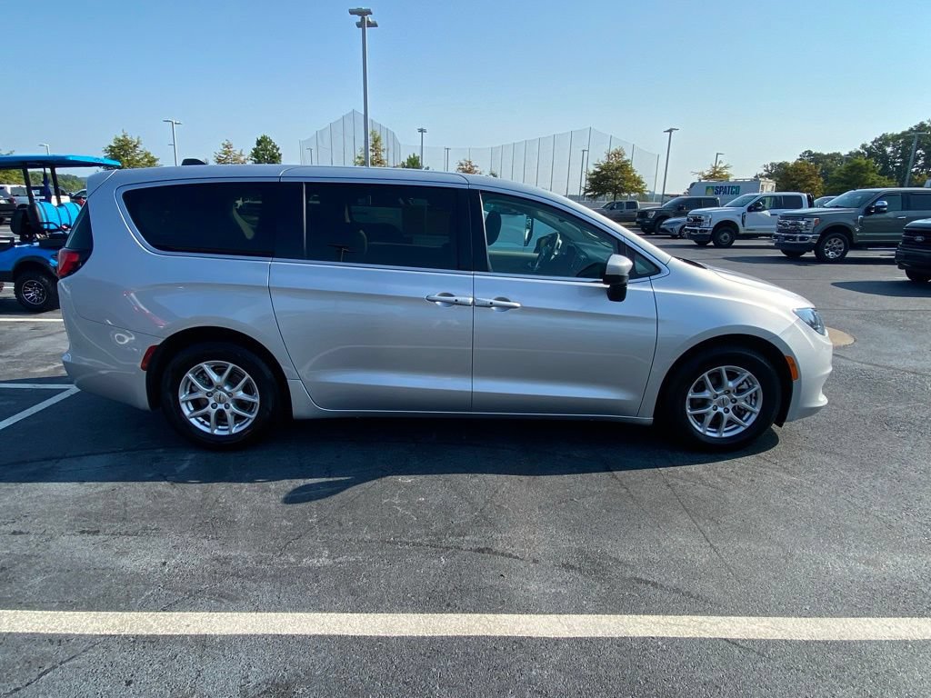 Used 2023 Chrysler Voyager LX FWD image 8
