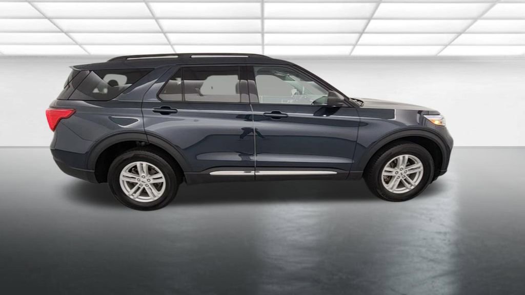 Certified 2024 Ford Explorer XLT w/ Equipment Group 202A AWD/4WD image 9