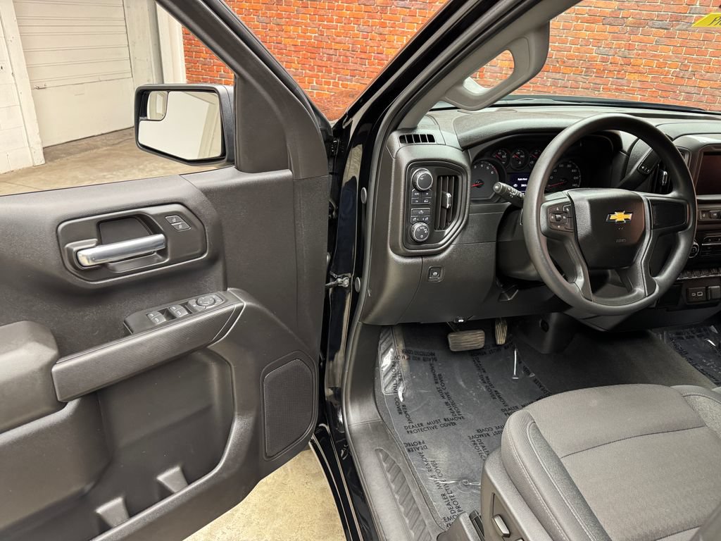 Used 2025 Chevrolet Silverado 1500 Custom w/ Turbomax Blackout Package AWD/4WD image 9