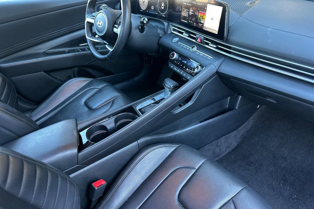 Used 2024 Hyundai Elantra Limited image 13