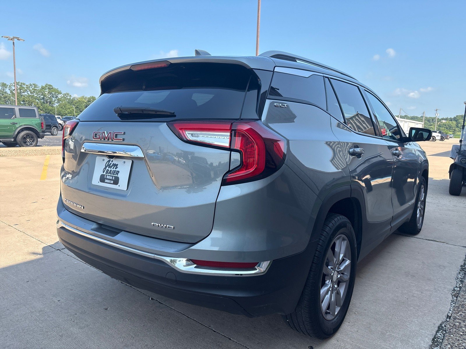 Used 2024 GMC Terrain SLT AWD/4WD image 8