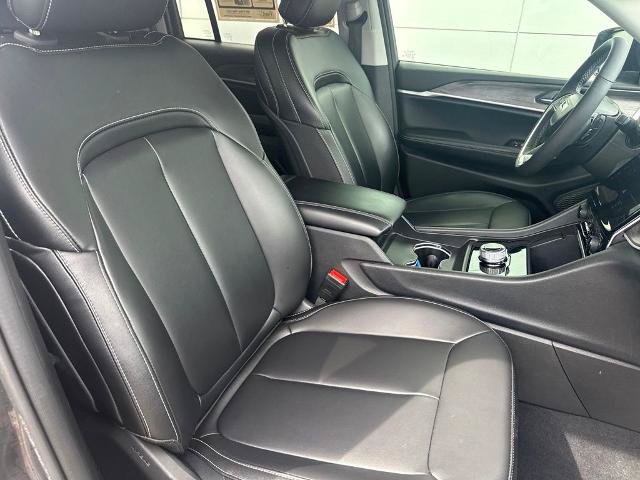 Used 2023 Jeep Grand Cherokee Limited w/ Black Appearance Package RWD image 32