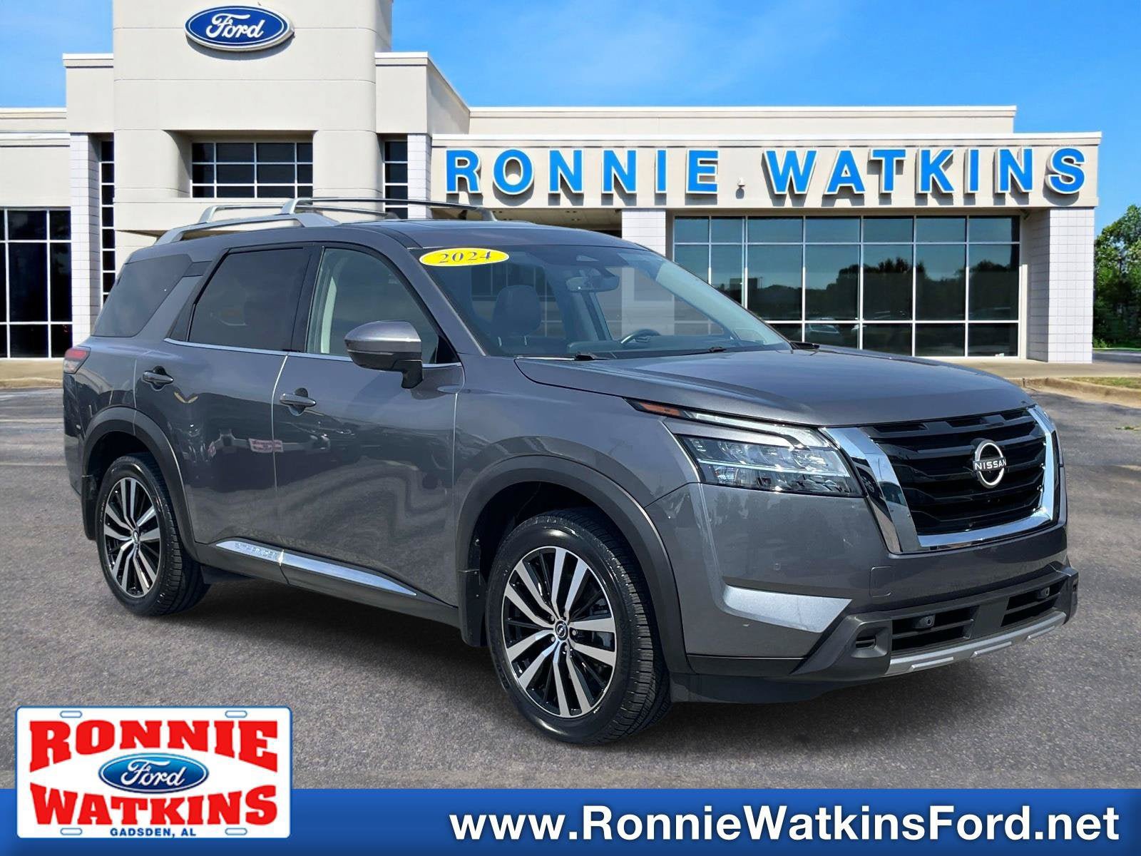 Used 2024 Nissan Pathfinder Platinum w/ Cargo Package