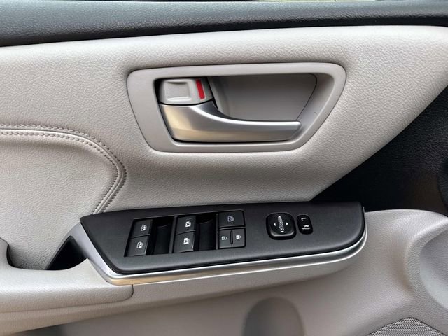 Used 2017 Toyota Camry Hybrid image 21