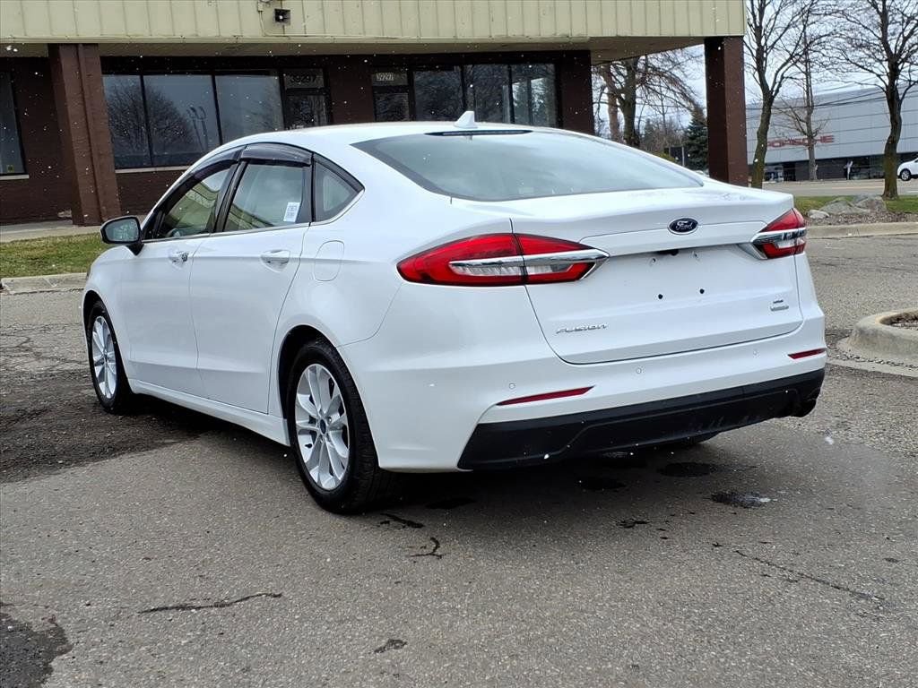 Certified 2020 Ford Fusion SE image 3