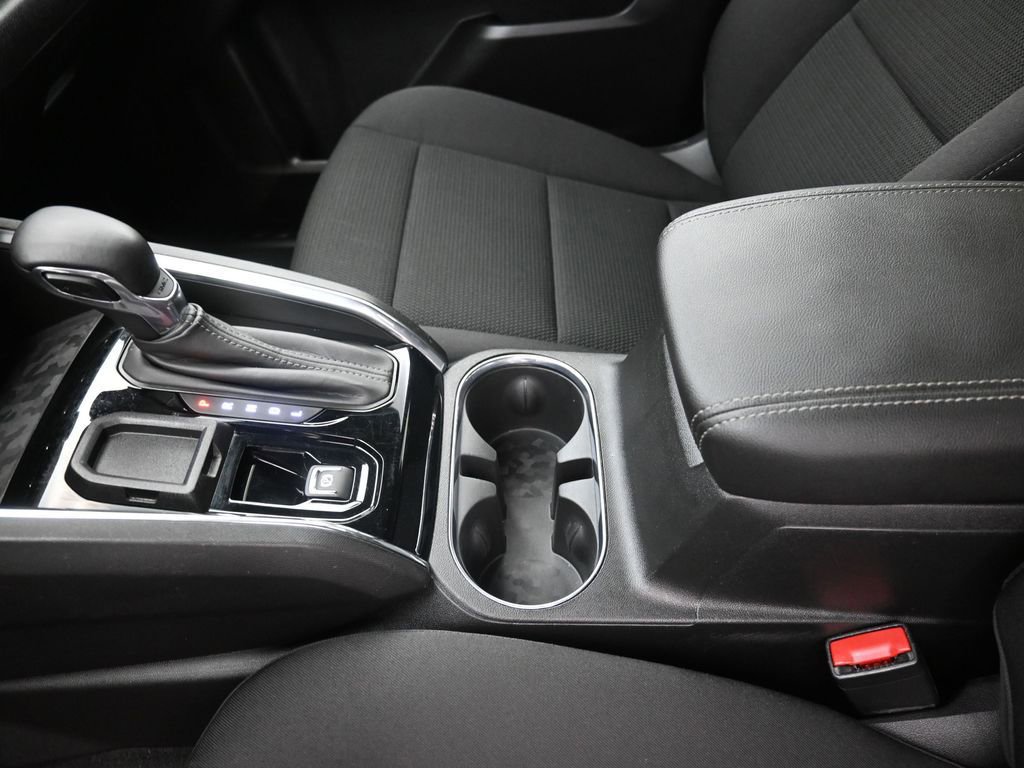 Used 2024 GMC Canyon Elevation w/ Convenience Package RWD image 18