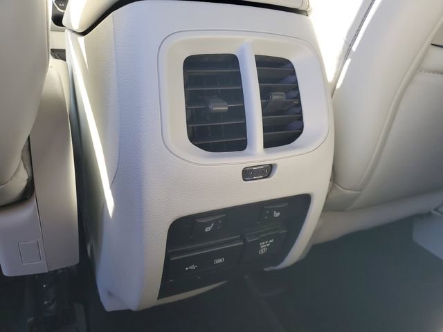 Used 2019 Jeep Cherokee Overland w/ Technology Group image 12