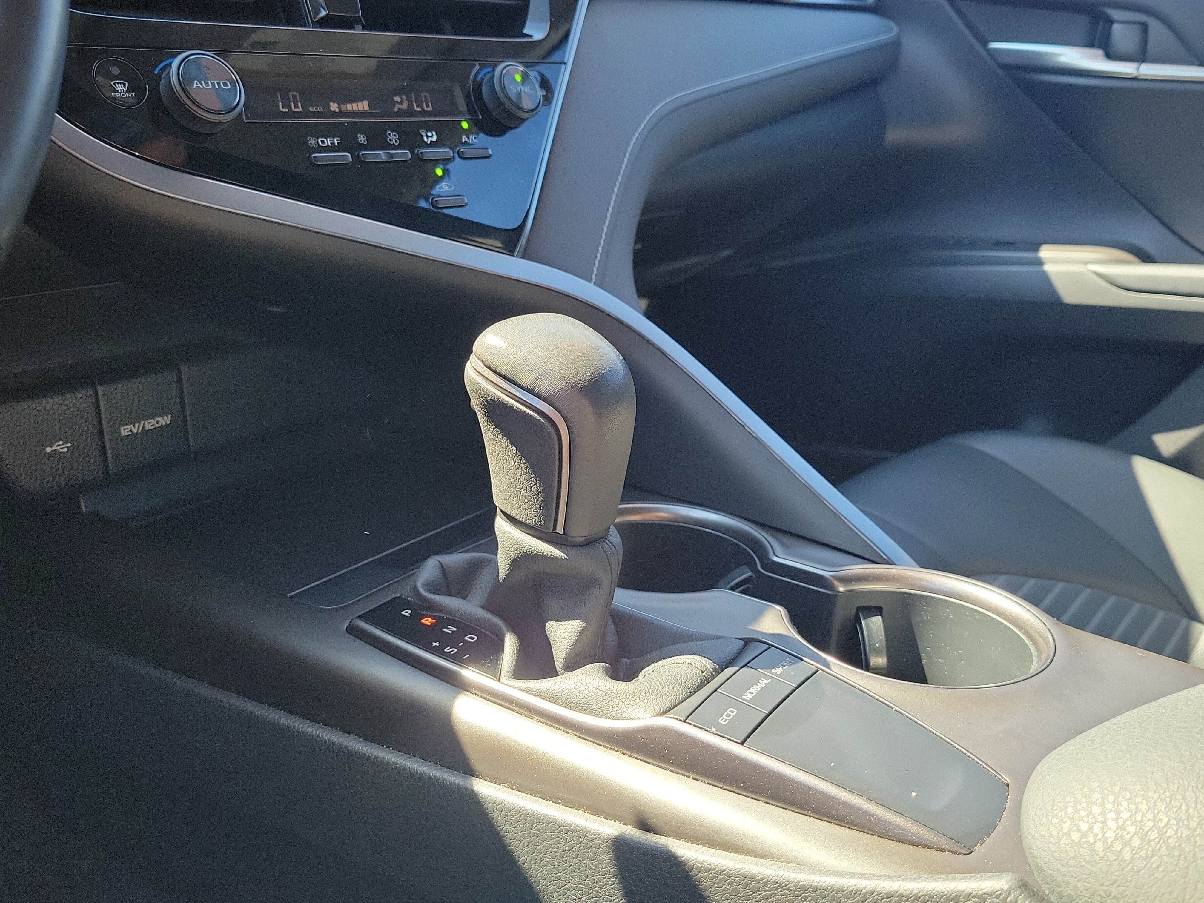 Used 2023 Toyota Camry SE FWD image 27