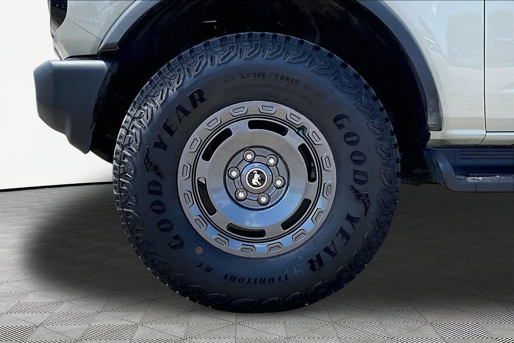 Certified 2025 Ford Bronco Outer Banks w/ Sasquatch Package AWD/4WD image 9