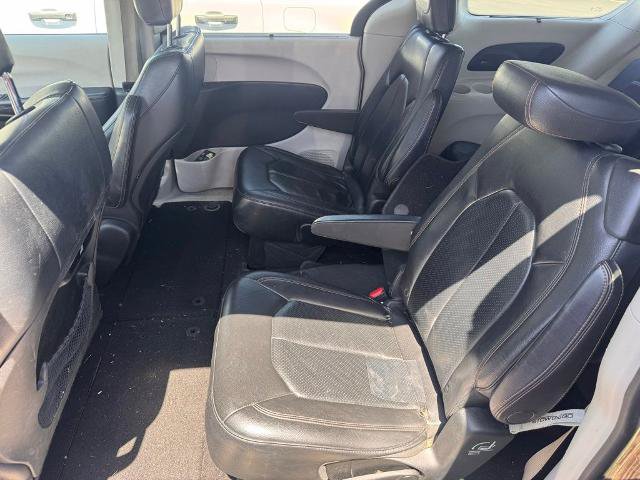 Used 2018 Chrysler Pacifica Touring-L w/ Tire & Wheel Group FWD image 15
