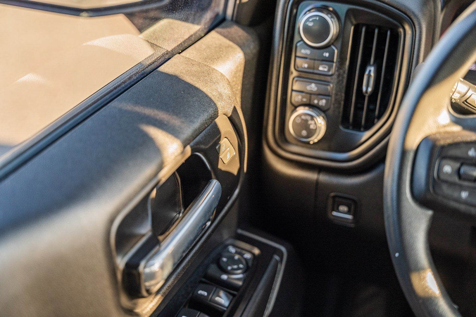 Used 2020 Chevrolet Silverado 1500 Custom w/ Custom Value Package image 29