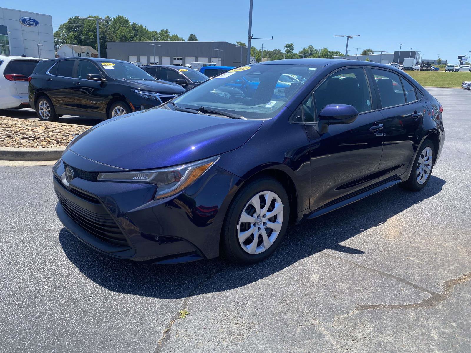 Used 2023 Toyota Corolla LE FWD image 3