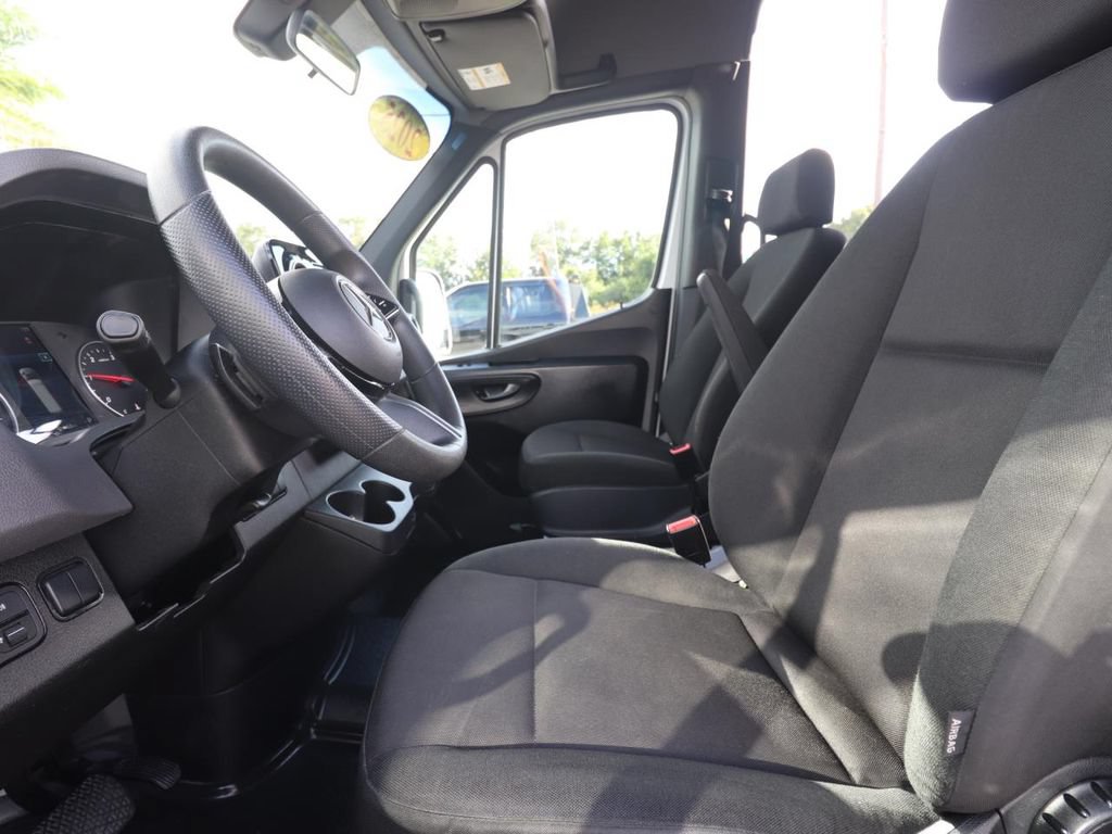 Used 2025 Mercedes-Benz Sprinter 2500 image 2