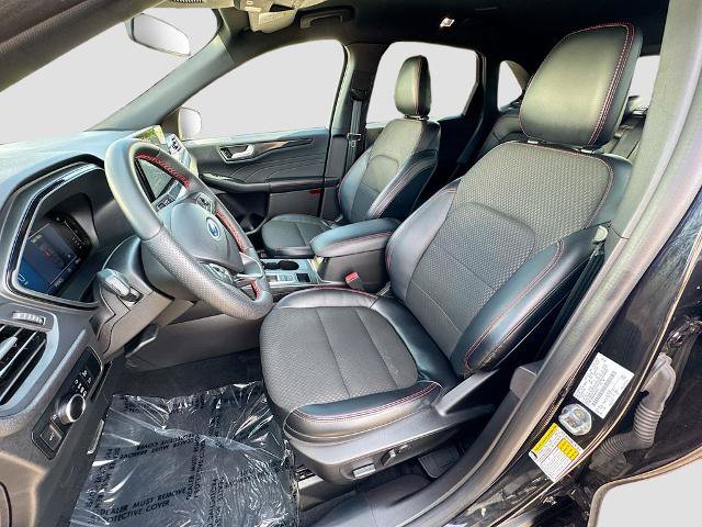 Certified 2023 Ford Escape ST-Line w/ Tech Pack #1 AWD/4WD image 18
