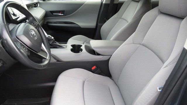 Used 2022 Toyota Venza LE image 10
