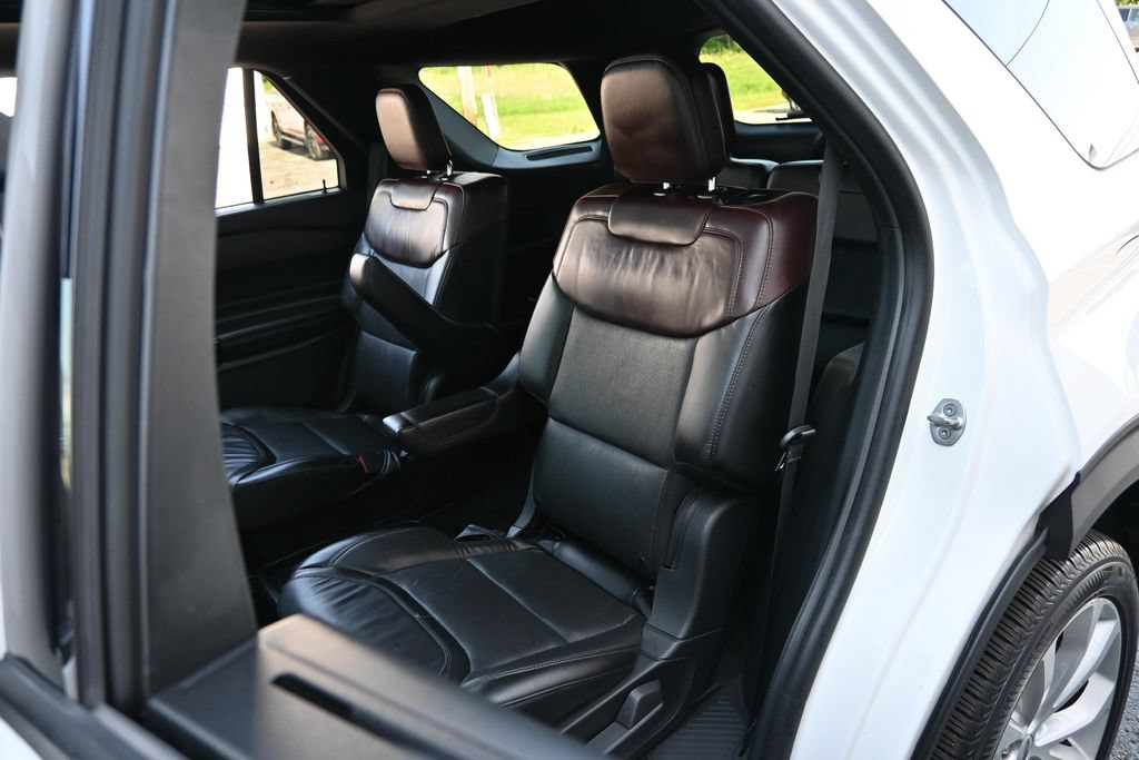 Certified 2021 Ford Explorer Platinum w/ Equipment Group 601A AWD/4WD image 30