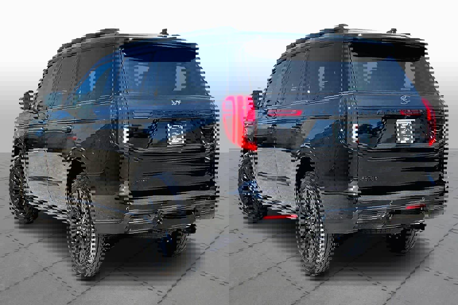 Certified 2025 Ford Expedition Platinum w/ Stealth Appearance Package image 4