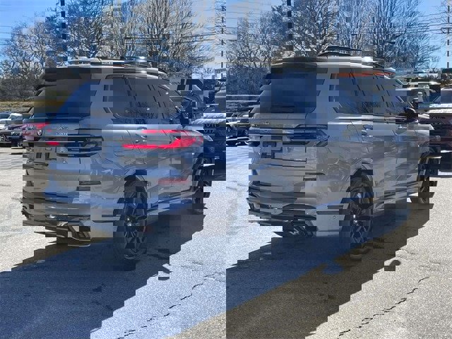 Used 2023 BMW X7 xDrive40i w/ Executive Package image 5