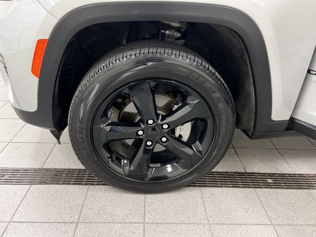 Used 2025 Jeep Grand Cherokee 4WD image 9