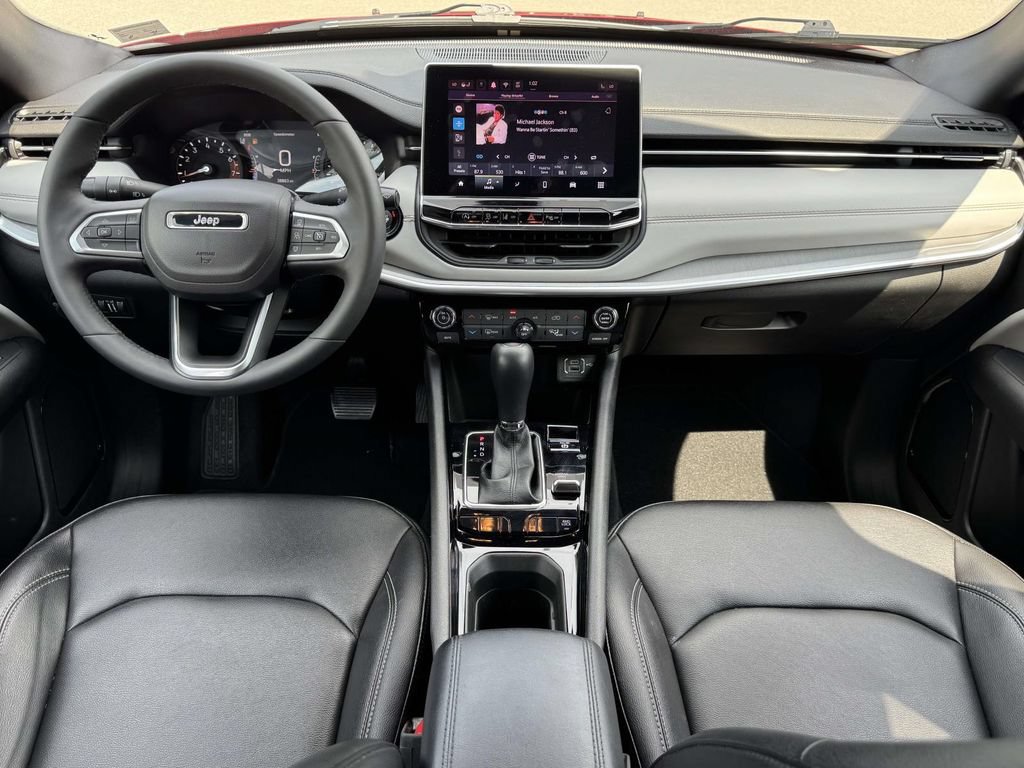 Used 2025 Jeep Compass Limited AWD/4WD image 2