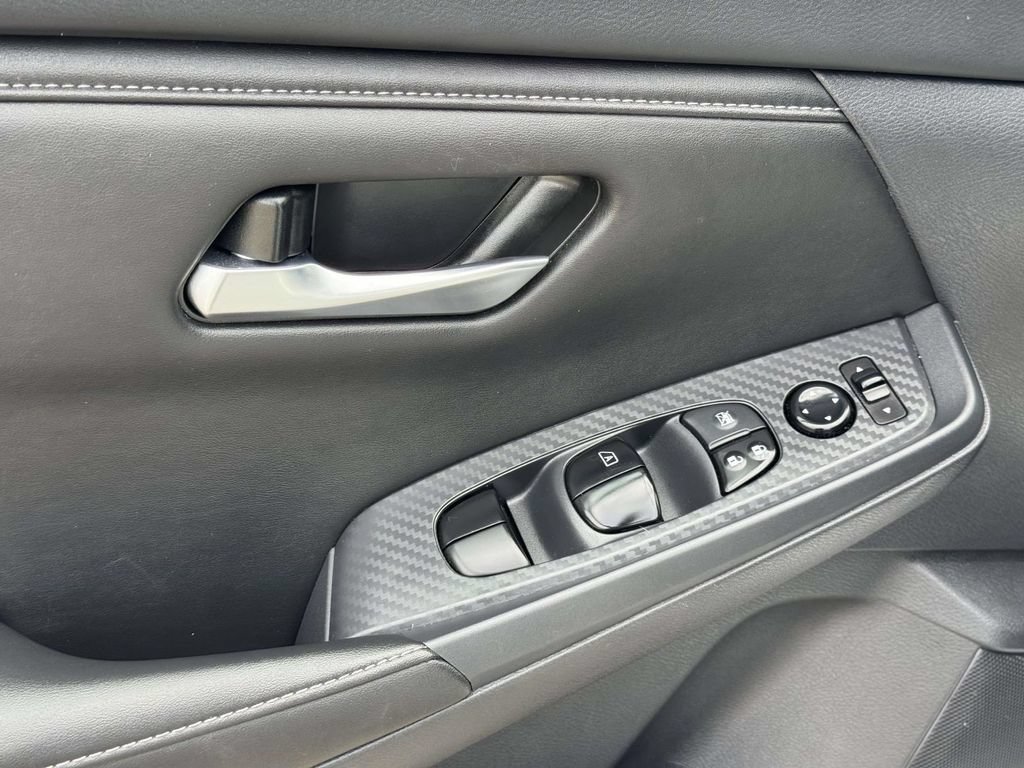 Used 2025 Nissan Sentra SV FWD image 19