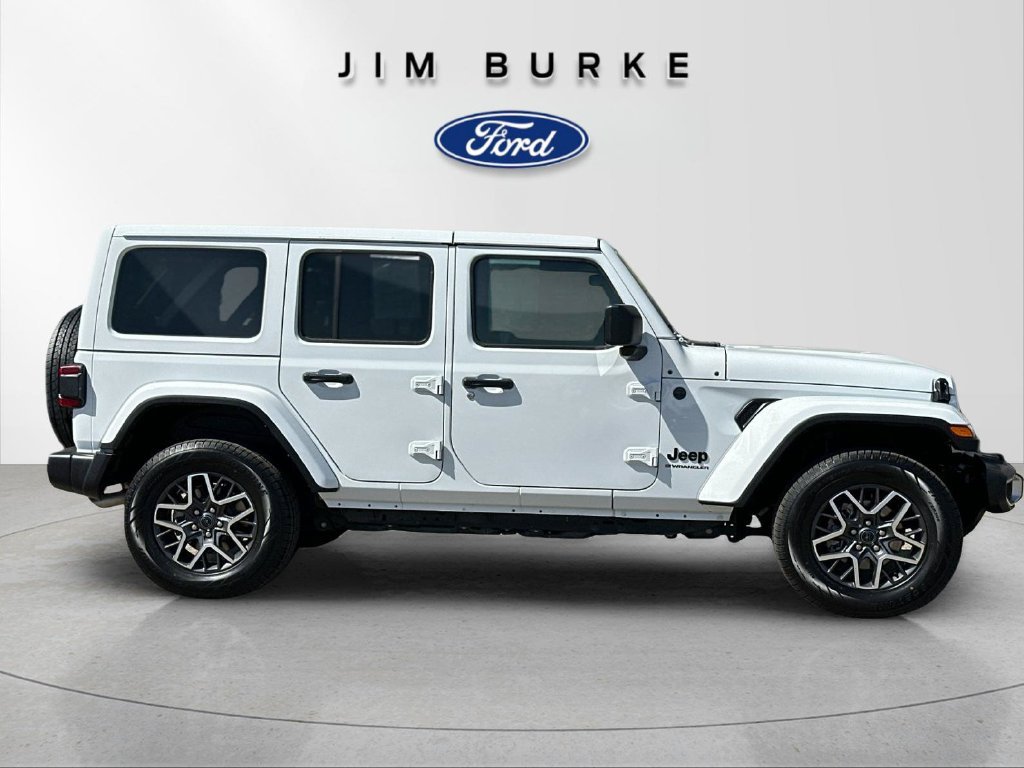 Used 2025 Jeep Wrangler Unlimited Sahara AWD/4WD image 6