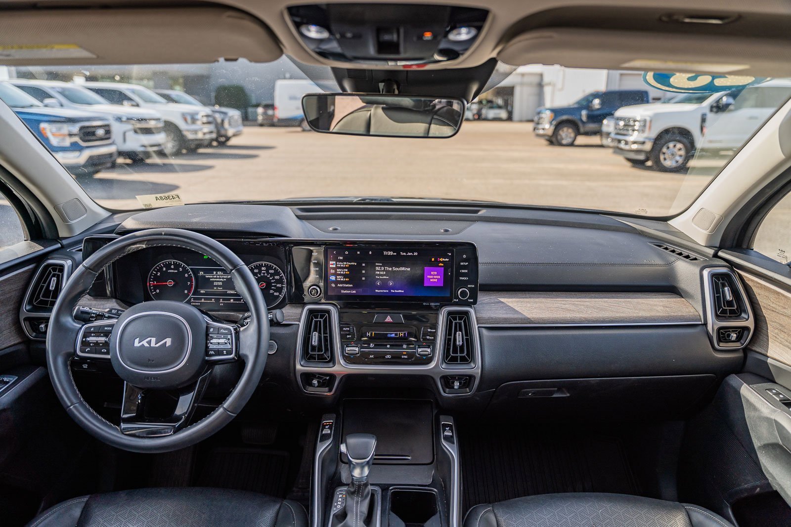 Used 2023 Kia Sorento X-Line EX image 29