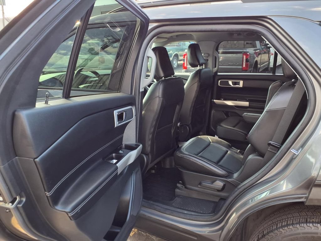 Certified 2021 Ford Explorer XLT w/ Equipment Group 202A AWD/4WD image 29