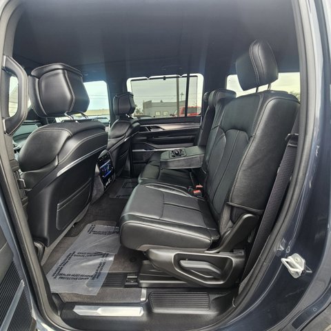 Used 2023 Jeep Grand Wagoneer 4WD w/ Flexible Seating Group image 13