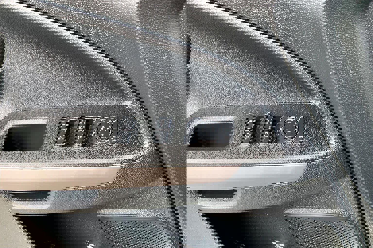 Certified 2021 Ford EcoSport SE image 31