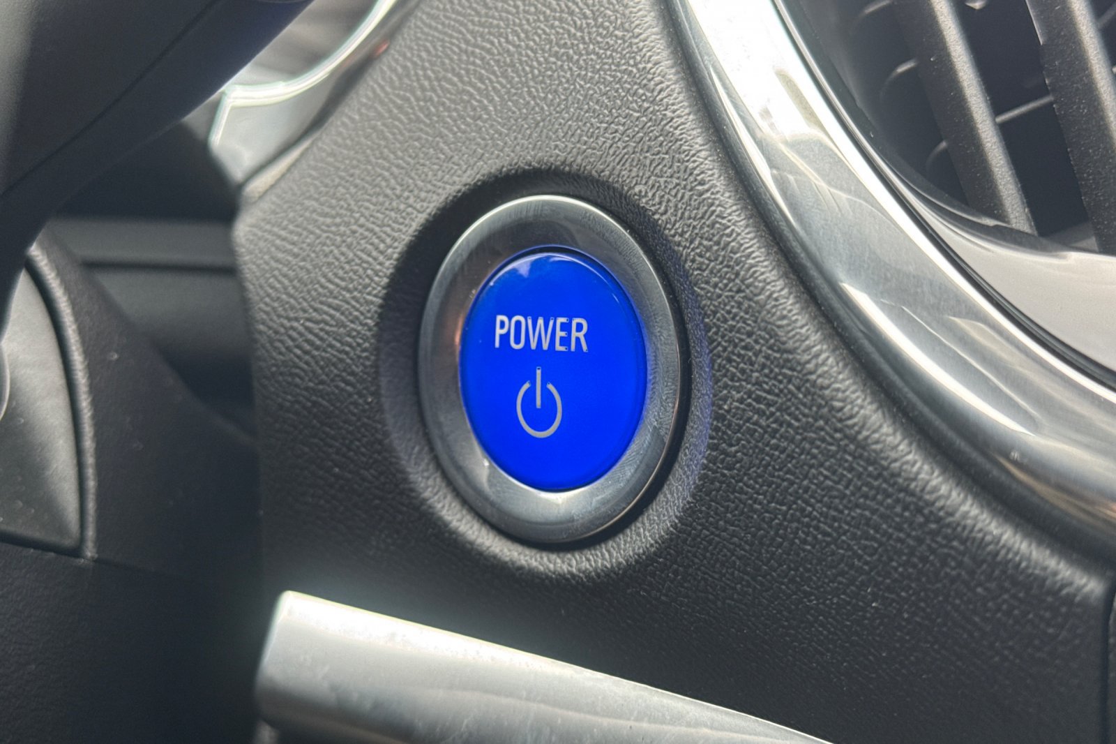 Used 2017 Chevrolet Volt Premier w/ Driver Confidence II Package FWD image 19