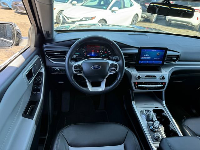 Certified 2022 Ford Explorer XLT w/ Equipment Group 202A image 7