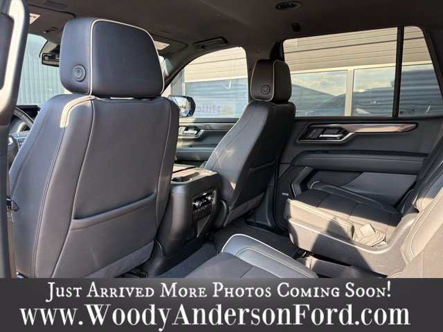 Used 2025 GMC Yukon Elevation w/ LPO, Elevation Black Package AWD/4WD image 10