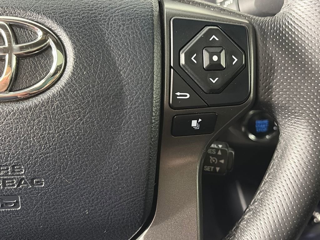 Used 2017 Toyota Tacoma TRD Off-Road w/ Premium & Technology Package AWD/4WD image 18