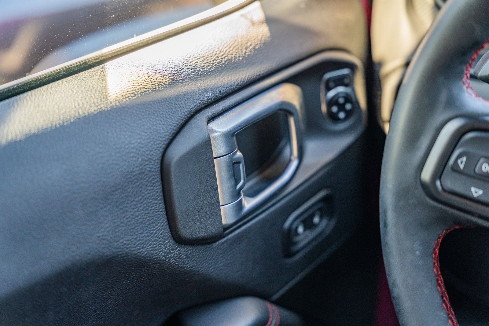 Used 2024 Jeep Wrangler Unlimited Rubicon w/ Technology Group image 26