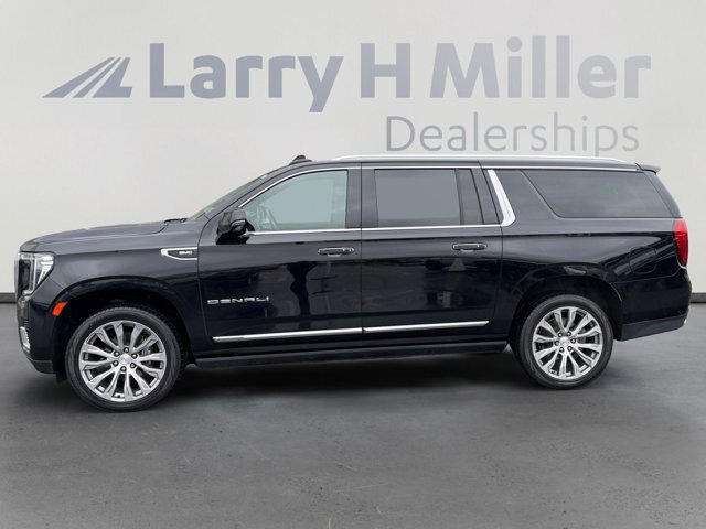 Used 2021 GMC Yukon XL Denali w/ Denali Premium Package AWD/4WD image 2