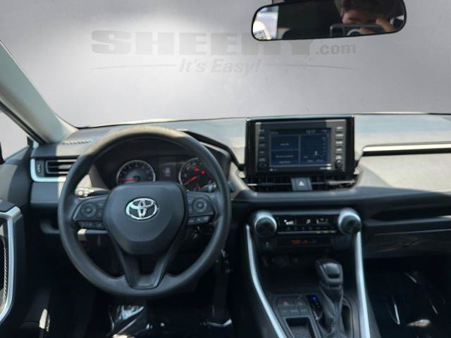 Used 2022 Toyota RAV4 LE FWD image 3