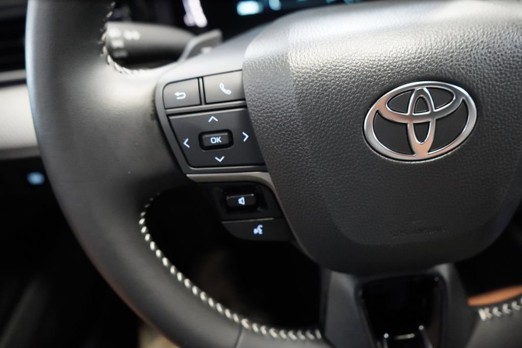 Used 2025 Toyota Camry SE w/ Convenience Package FWD image 33