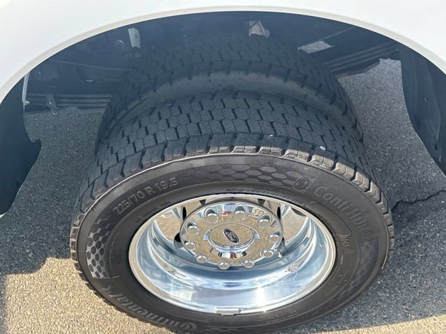 Certified 2025 Ford F450 Platinum w/ FX4 Off-Road Package AWD/4WD image 8