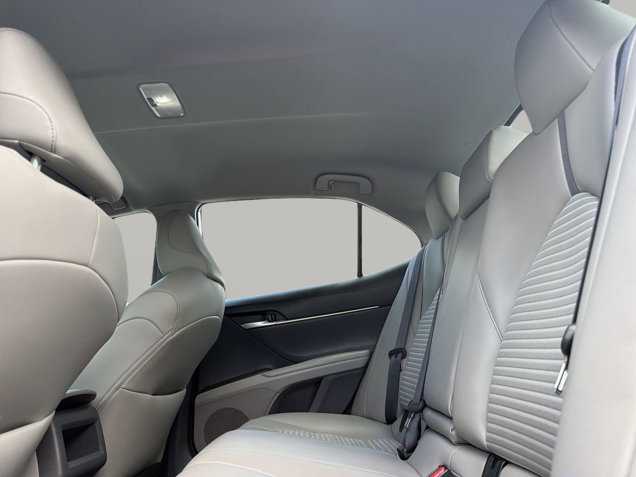 Used 2024 Toyota Camry SE w/ Convenience Package FWD image 16