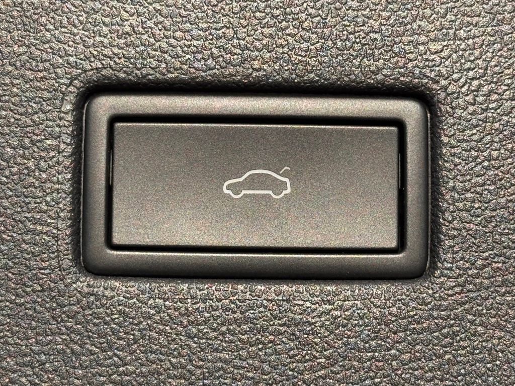 Used 2024 Volkswagen Tiguan SE R-Line FWD image 14