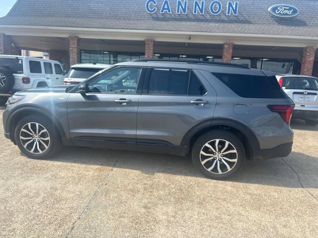 Certified 2025 Ford Explorer ST-Line AWD/4WD image 3