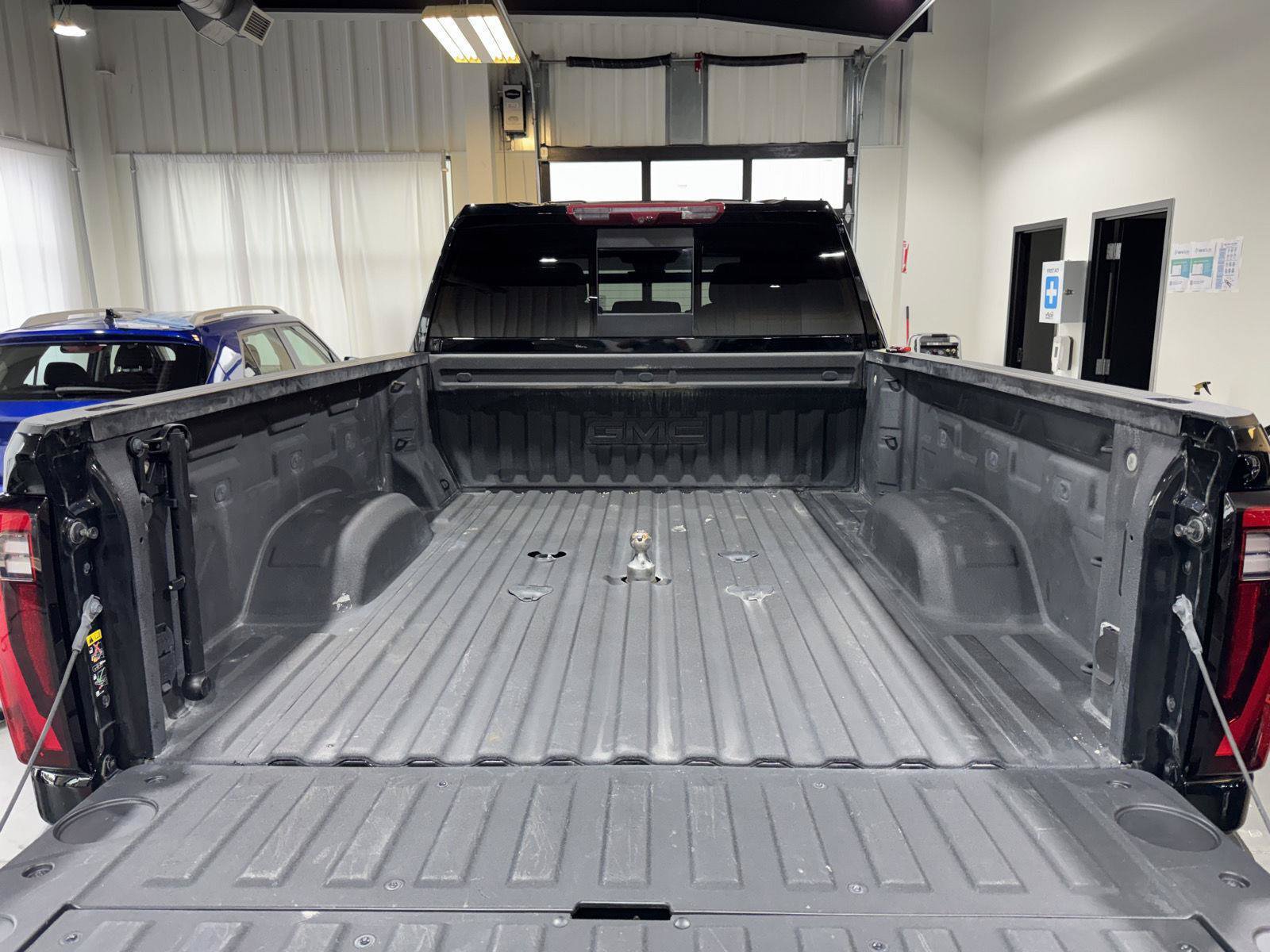 Used 2025 GMC Sierra 2500 Denali w/ Denali Reserve Package AWD/4WD image 31