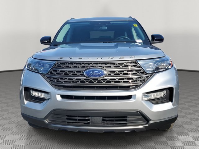 Certified 2022 Ford Explorer XLT w/ Equipment Group 202A image 4