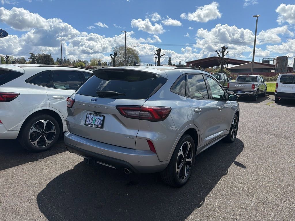 Certified 2023 Ford Escape ST-Line Select w/ Tech Pack #2 AWD/4WD image 6