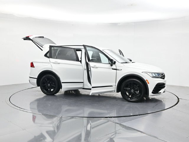 Used 2022 Volkswagen Tiguan SE R-Line FWD image 46