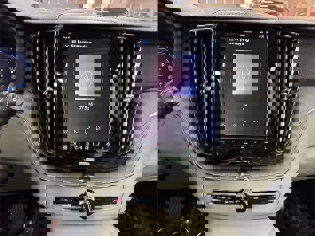 Used 2024 Volvo XC60 B5 Plus image 8